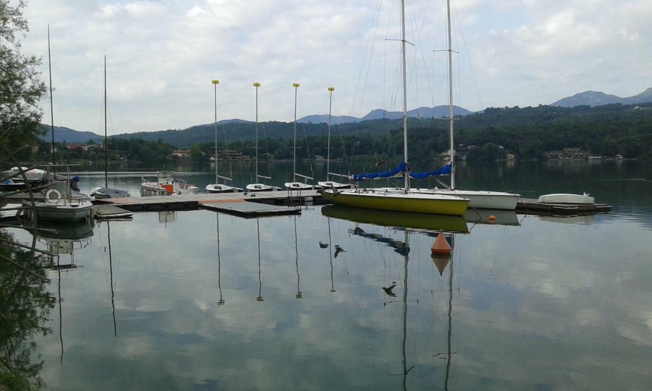 B&B In Riva Al Lago Avigliana Exterior photo