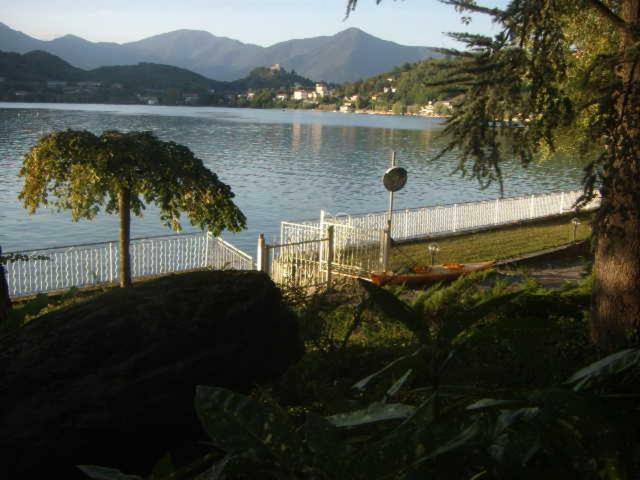 B&B In Riva Al Lago Avigliana Exterior photo